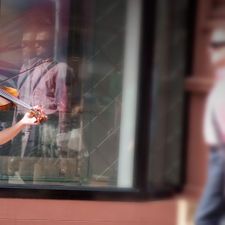 Violinist busking